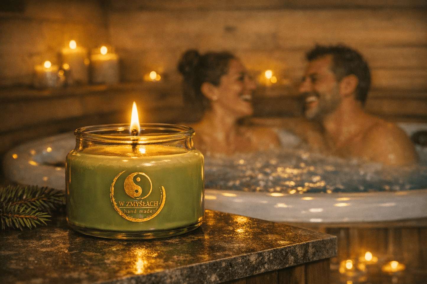 "Forest Spa" 330ml/50h palenia - zapachowa świeca sojowa. Sosna, świerk, las - W Zmysłach